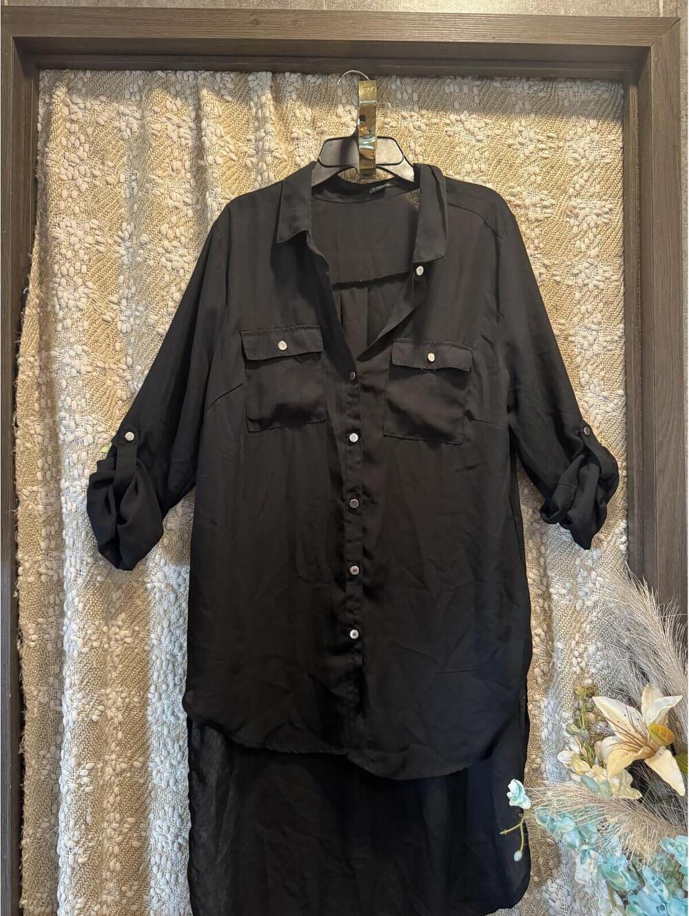 New Look black button-down shirt with pocket, size L
